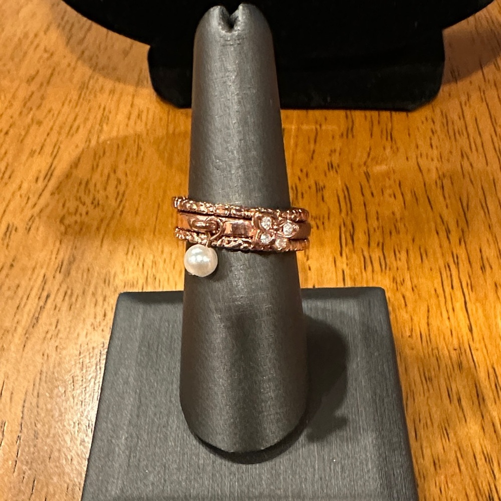 Elegant Rose Gold Pearl Ring with white crystal butterfly.